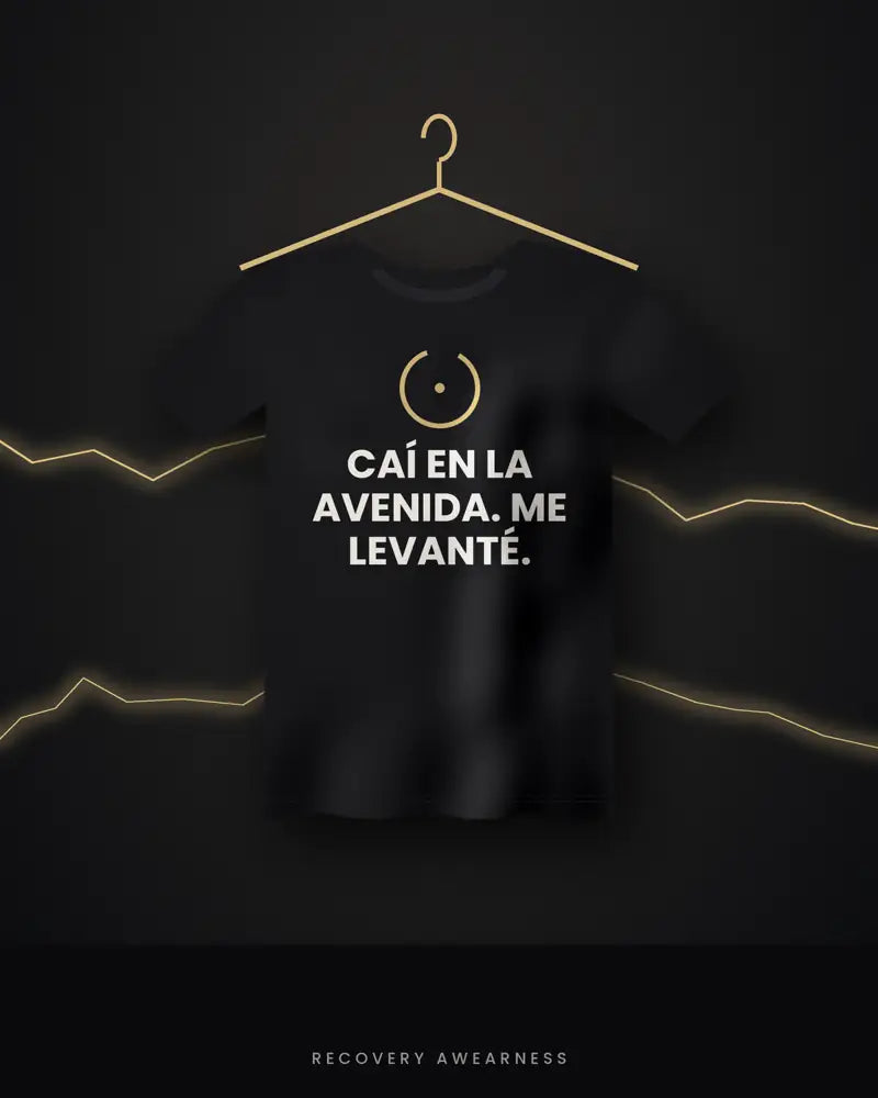 Caí En La Avenida. Me Levanté. — black tee
